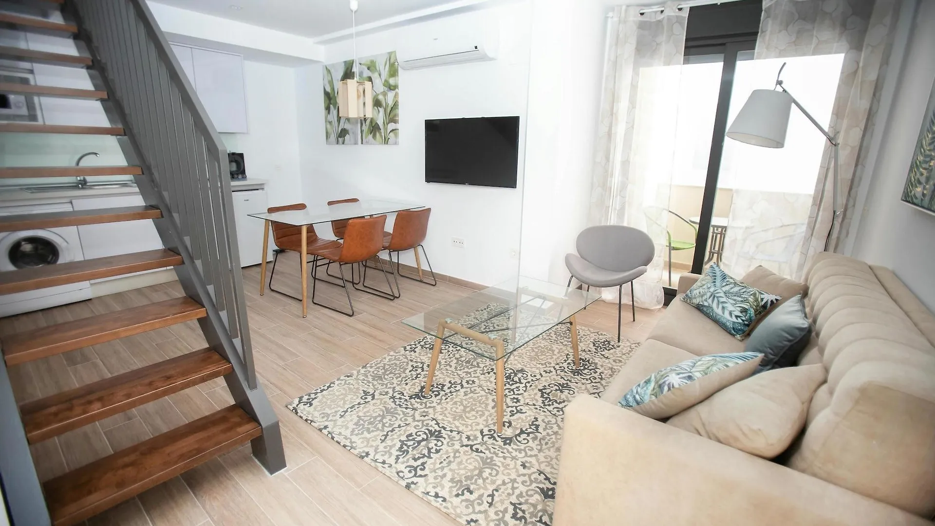 Feelathome Martires Apartments Малага