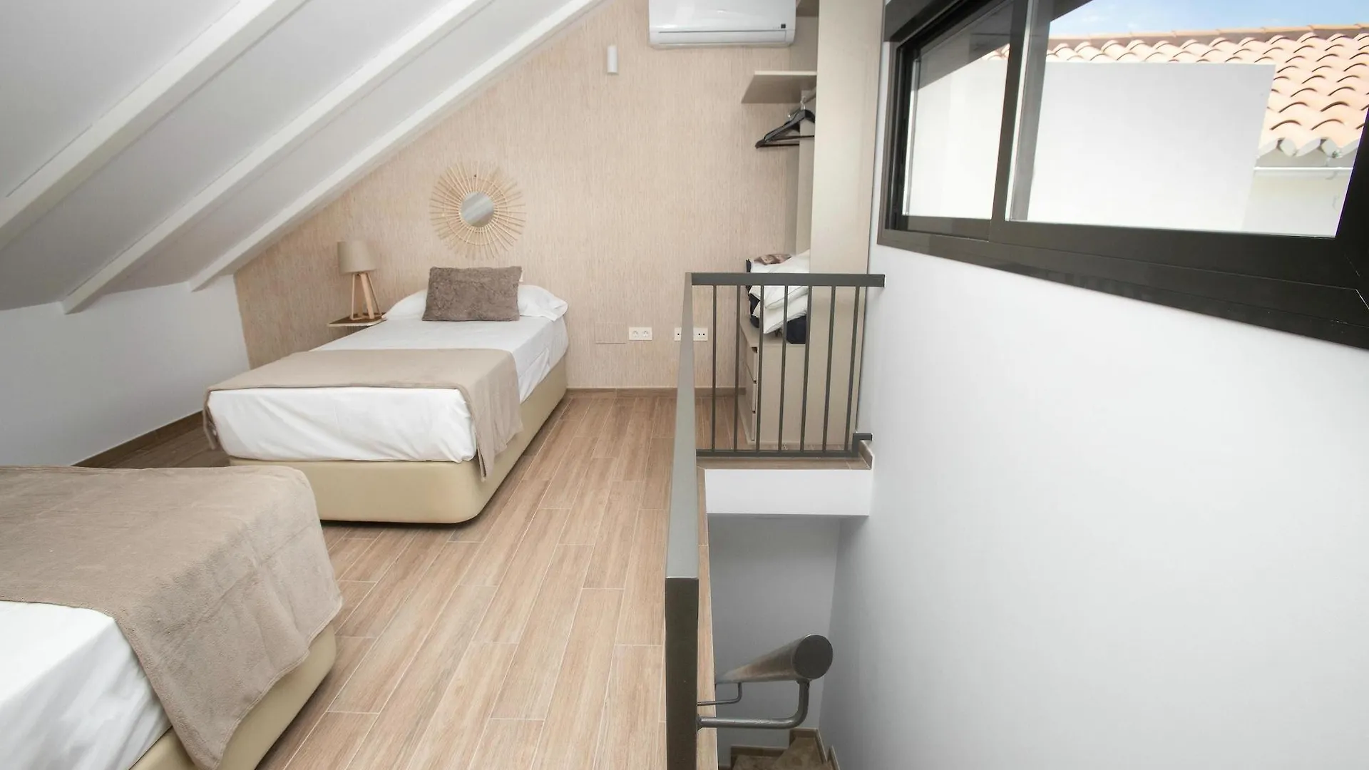 Feelathome Martires Apartments Малага